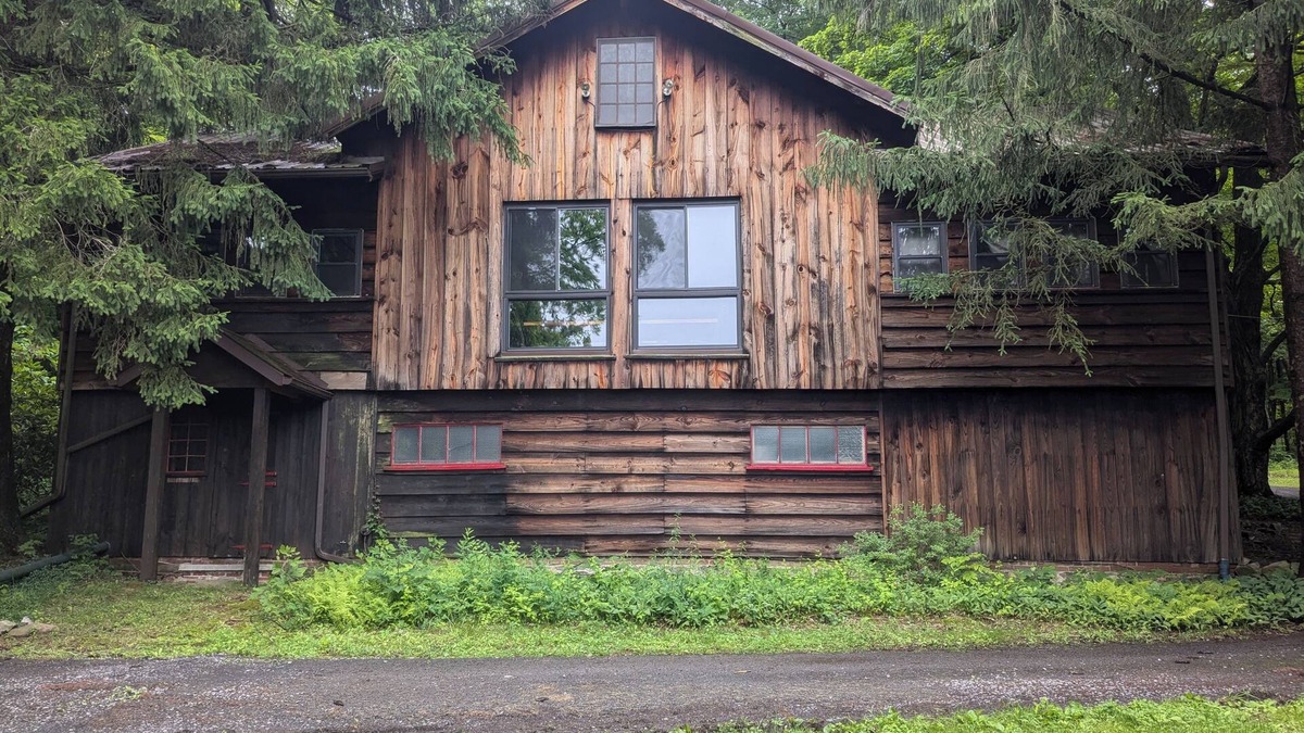 Buffalo Mills Cabin | 4-bedroom Rustic secluded cabin in fabulous Bedford with WiFi
