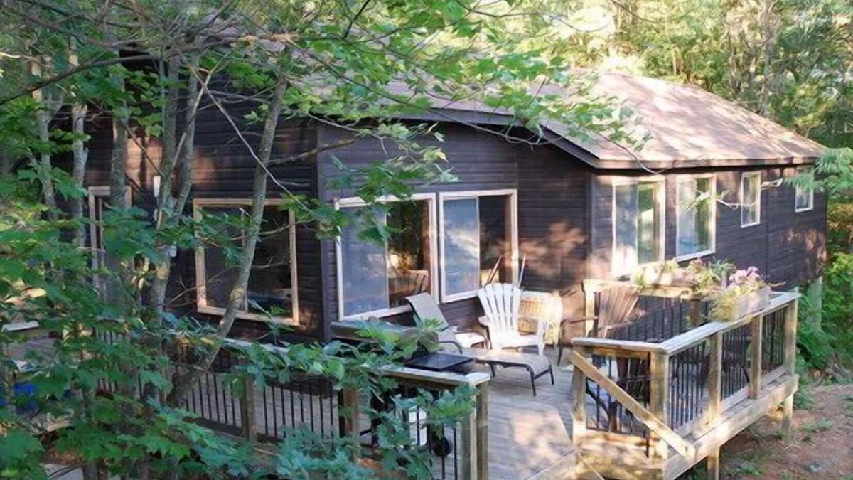 Gravenhurst Cottage | 4 Bedroom Sanctuary on North Muldrew Lake, Privacy In Muskoka, Gravenhurst, ON