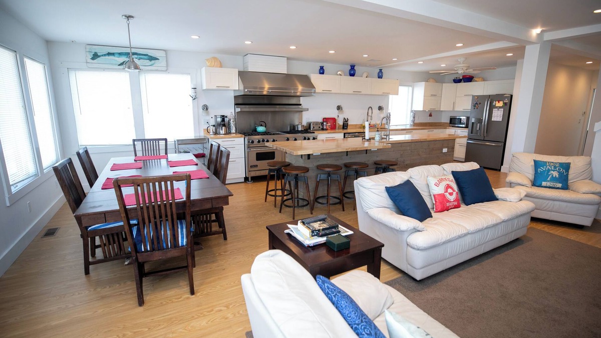 Ship Bottom House | 4 Bedroom Ship Bottom Beach House w/Hot Tub + Game room! 1 Block to the Beach!n