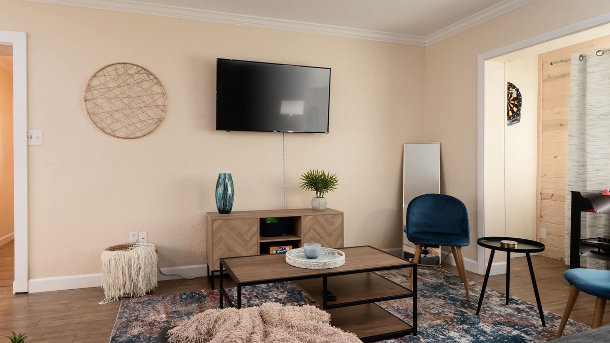 Gainesville House | 4 Bedroom Single Family home 5 mins to University!