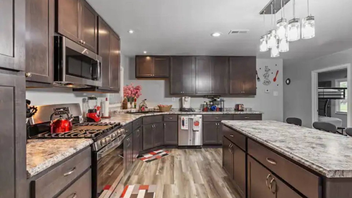 Berkeley House | 4 bedroom spacious oasis with game room, sleeps 11