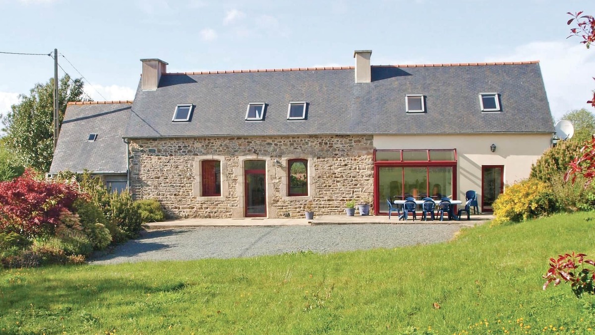 Tredarzec House | 4 bedroom stunning home in Tredarzec