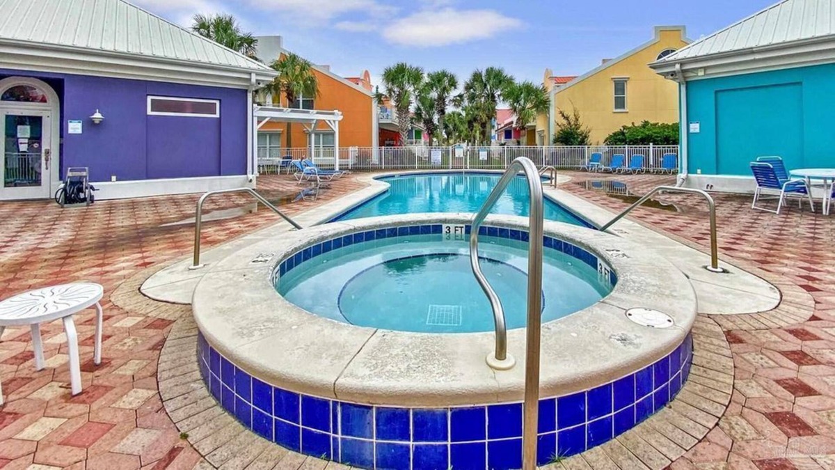Sunset Pass House | 4 Bedroom Townhome 416741 by Houzlet