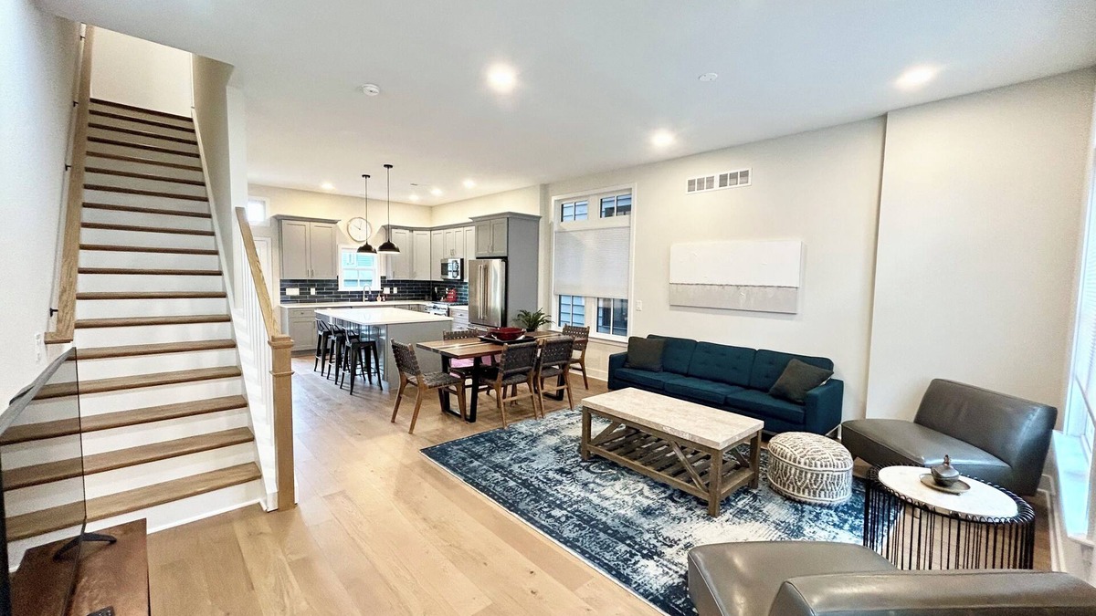 Newtown House | 4-bedroom townhome in superb Newtown with WiFi, AC. Enjoy your stay!