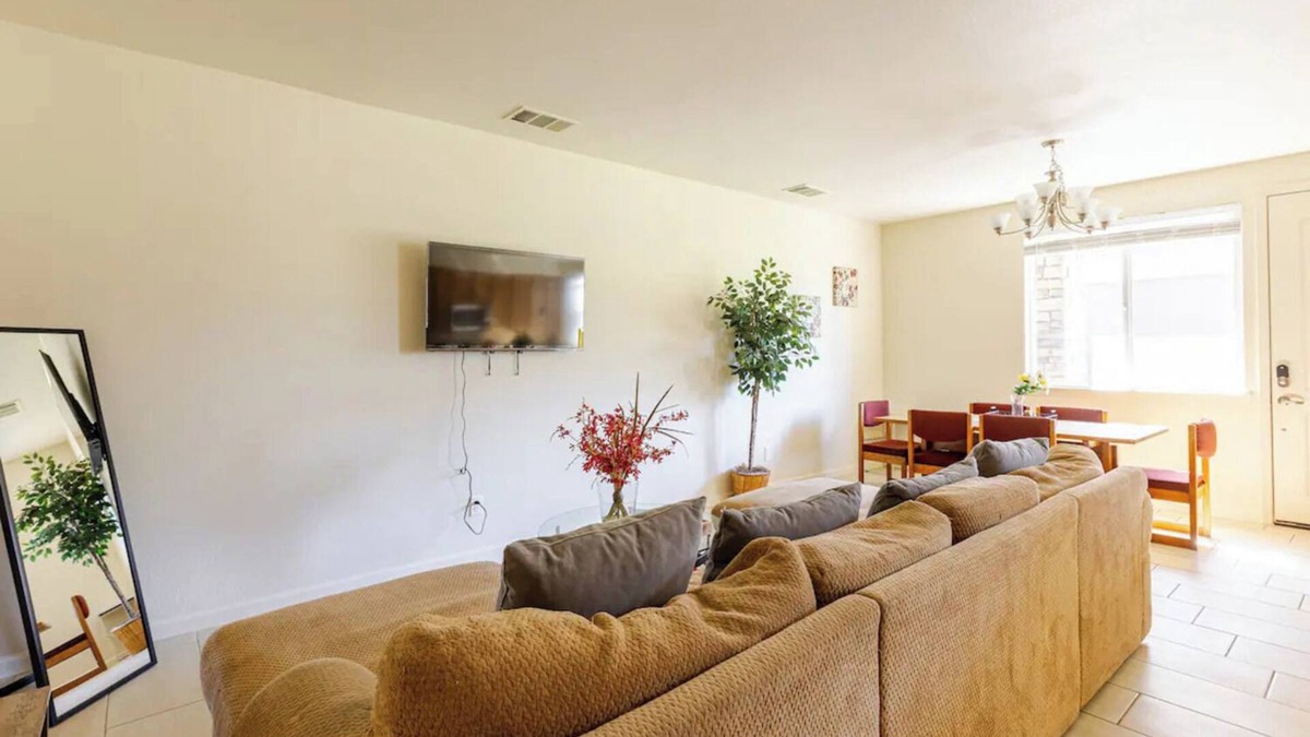 Carson City House | 4-bedroom townhome family friendly in amazing Carson City with Parking, WiFi