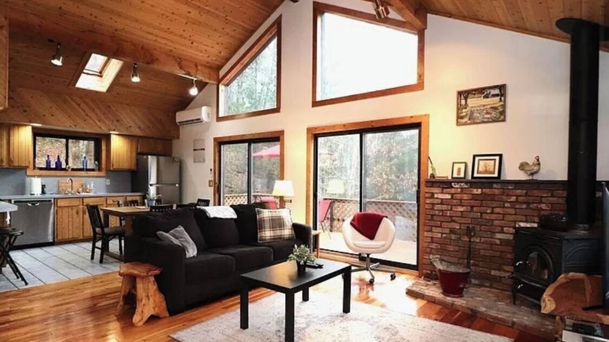 Lanesville Ski Chalet | 4-bedroom tranquil chalet near Hunter Mountain, incl. hot tub + game room