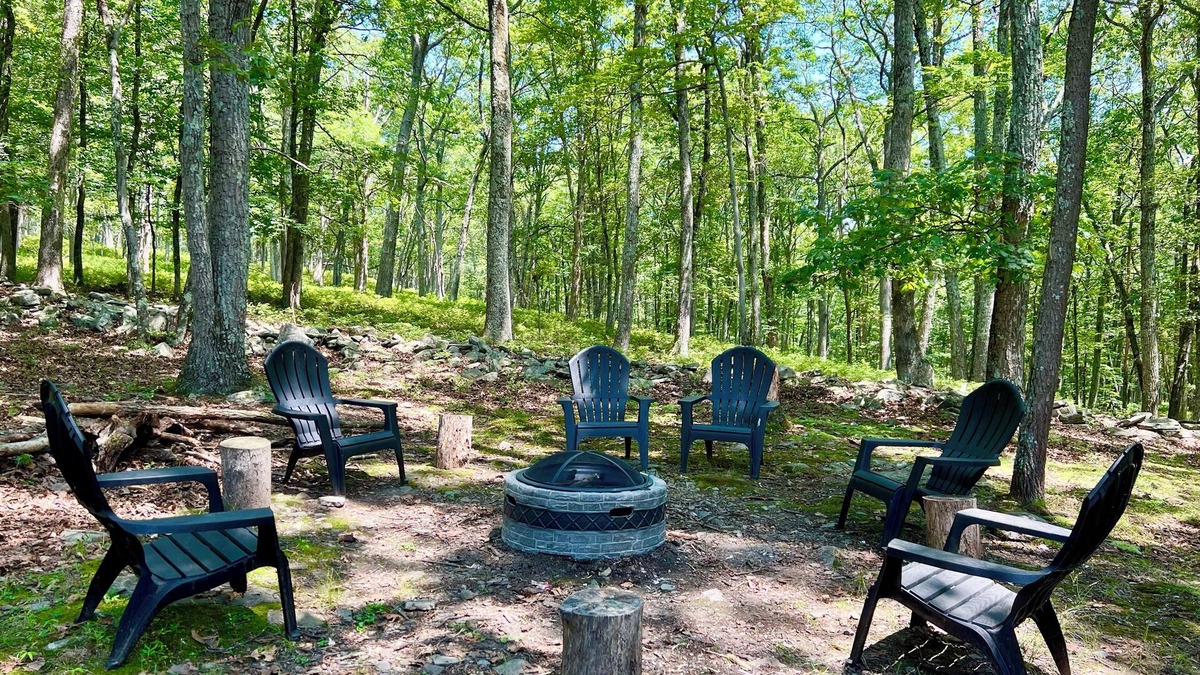 Bushkill House | 4-Bedroom Vacation Oasis- Get Ready for Summer Relaxing at the Pool