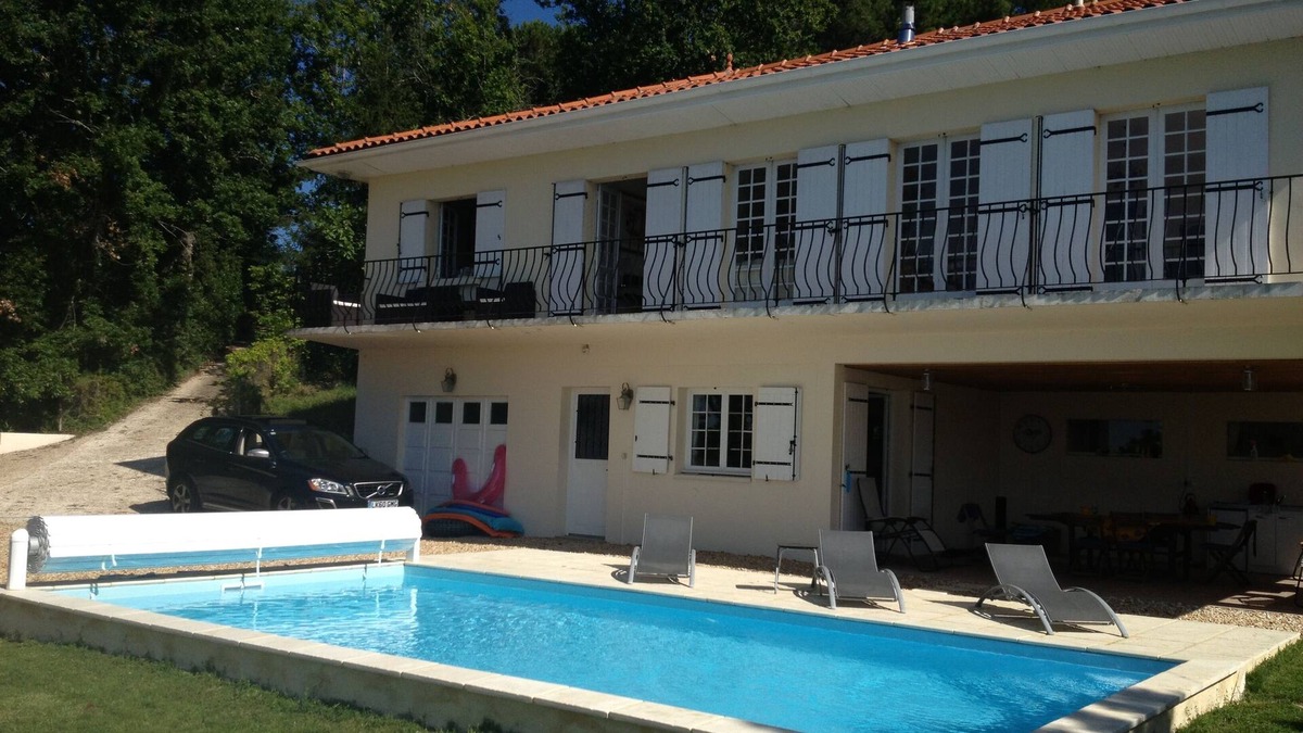 Bonnes House | 4 bedroom villa with private pool and stunning views over the River Dronne