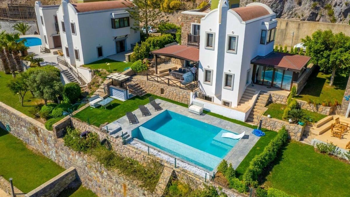Ortakent Villa | 4 Bedroom Villa, Private Heated Pool, Jacuzzi, Beach Access, Panoramic View