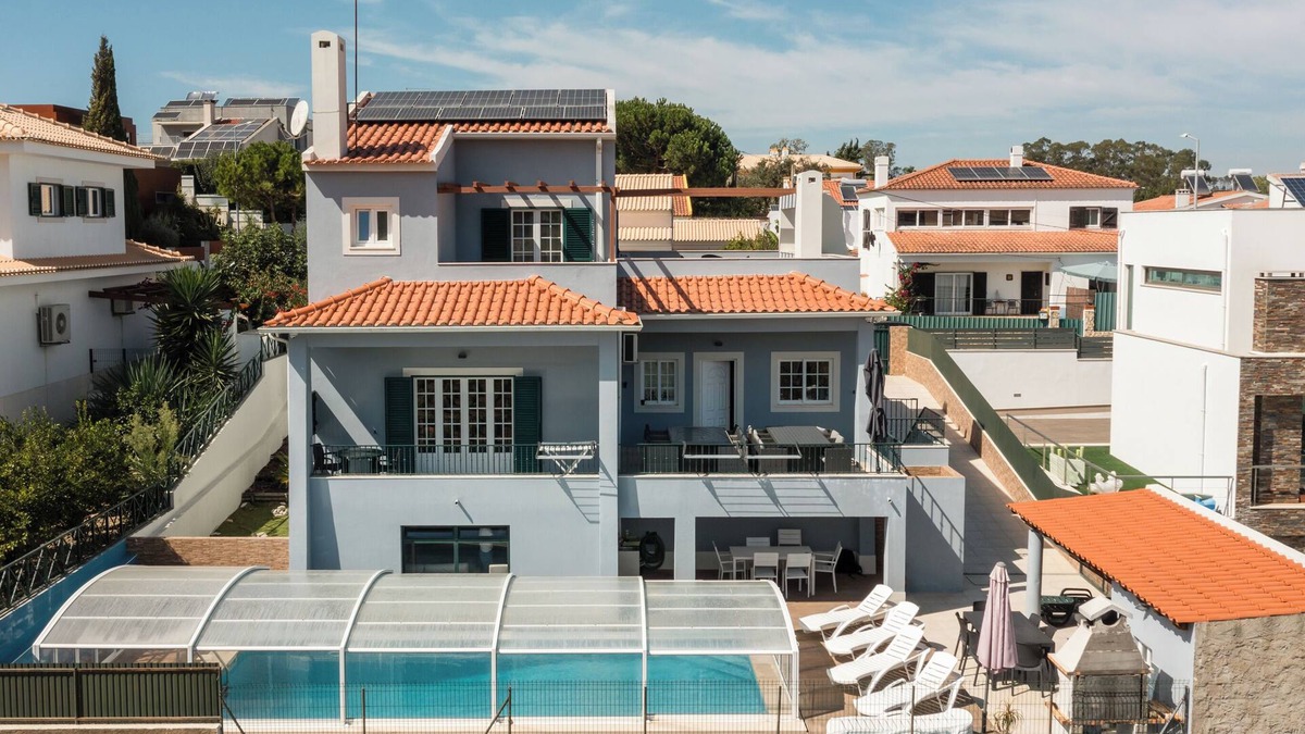 Faulha Villa | 4-bedroom villa with heated pool and vineyard landscape cover in a quiet location