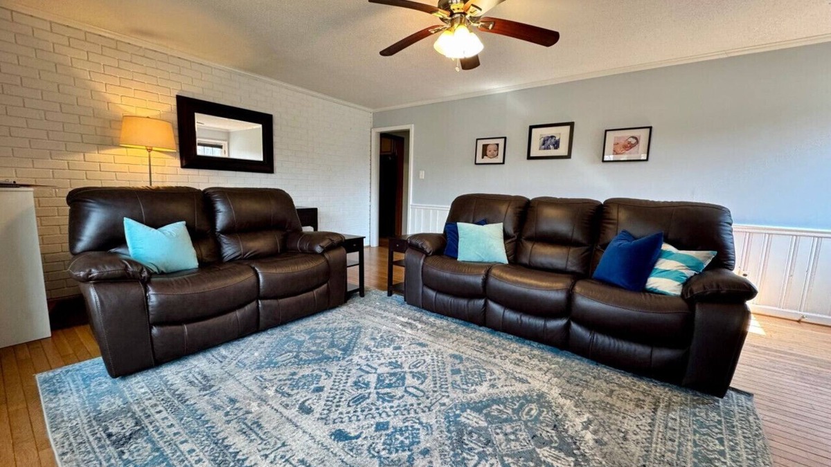 High Point House | 4 Bedroom w/Heated Pool by Oak Hollow Lake