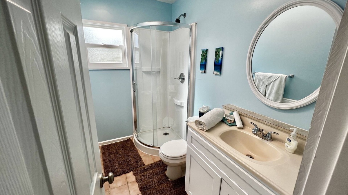 Treasure Cay House | 4 bedroom with dock Black Sound - Sleeps 8
