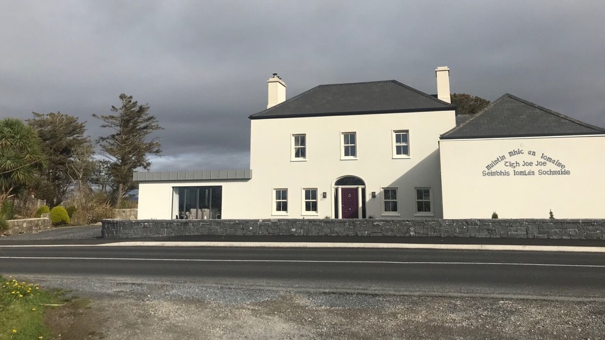 Wild Atlantic Way House | 4 bedroomed house only minutes' walk from the beach