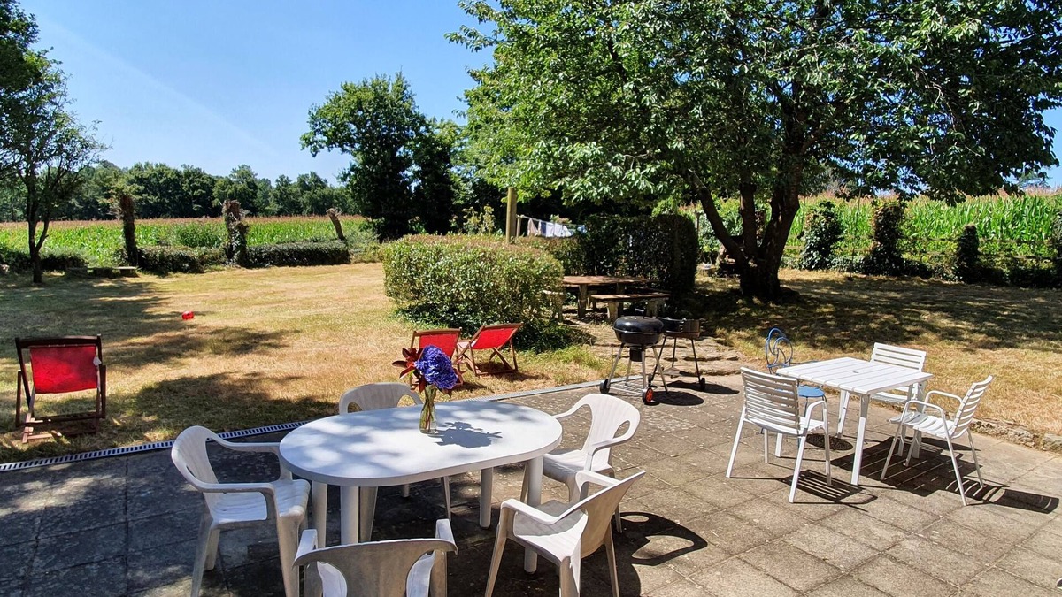 Peaule House | 4 bedroomed house with rural views near village, beaches & attractions, Morbihan