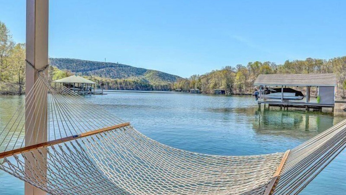 Huddleston House | 4 Bedrooms, 1 Flex Room, 4 Bathrooms! Showplace Home w/Great Dock! Wifi! Game Room! Come Visit "Dr