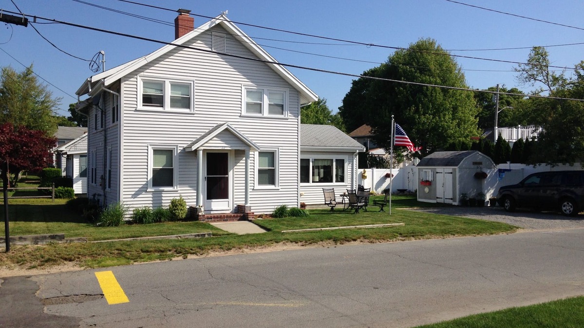 Wareham Center House | 4 Bedrooms, 20 Steps From Private Beach, near Cape Cod Canal
