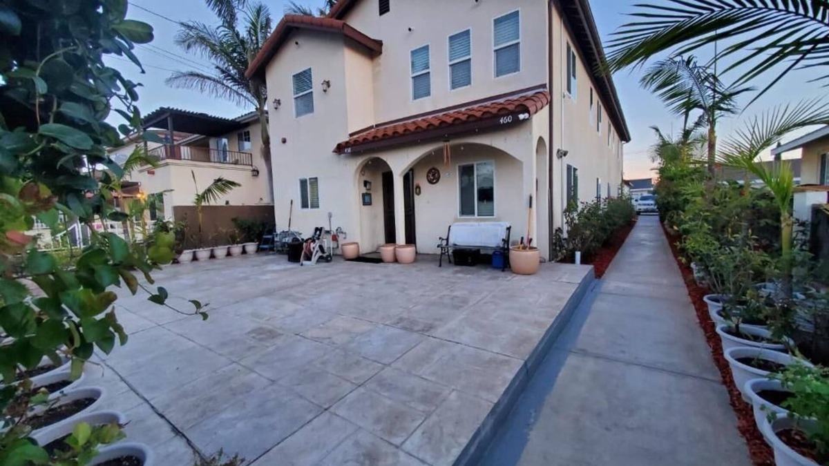 Central San Pedro House | 4 Bedrooms 3 Full Bath hops away from Marina & Beach.