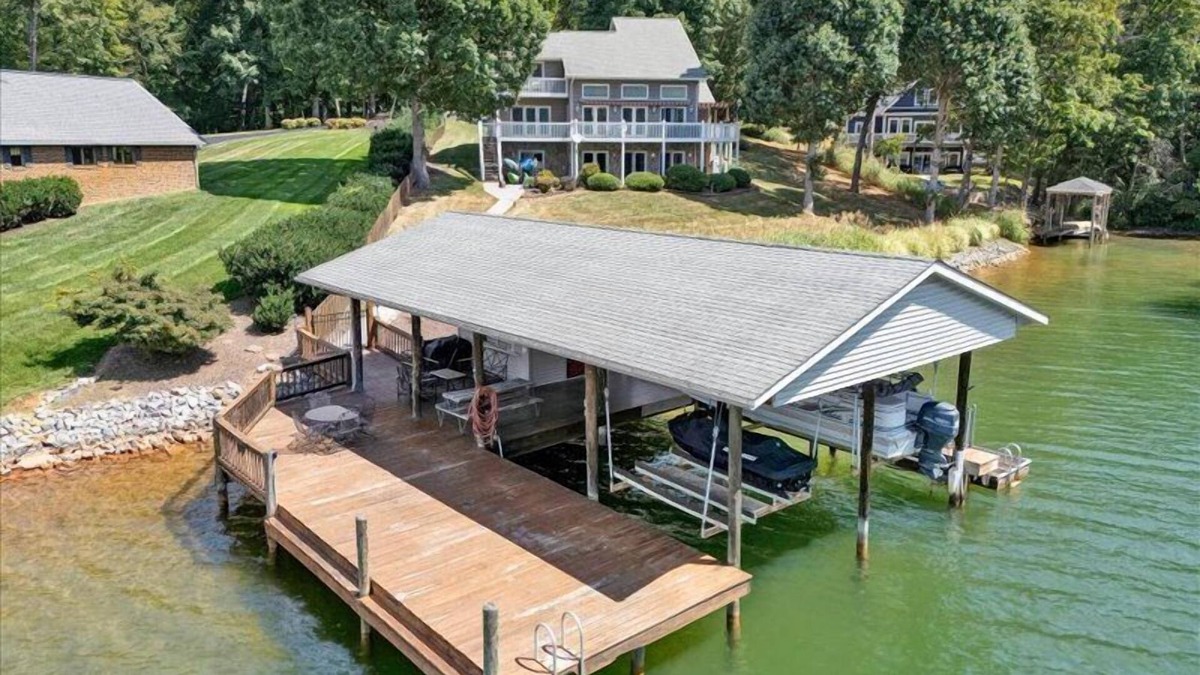 Huddleston House | 4 Bedrooms, 4½ Bathrooms, Sleeps 8! Come Visit 'Carter Cook Retreat'!