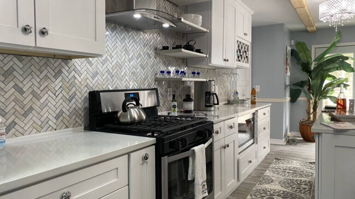 Michiana House | (4 bedrooms and 2 full baths; sleeps 11)