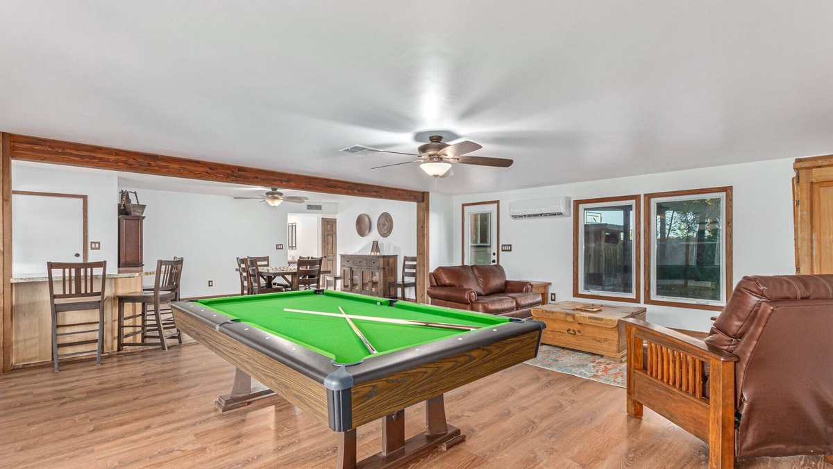 South Mountain House | 4 Bedrooms, Full Kitchen, Pool table, BBQ, Garage & RV Parking, Golf, Hiking
