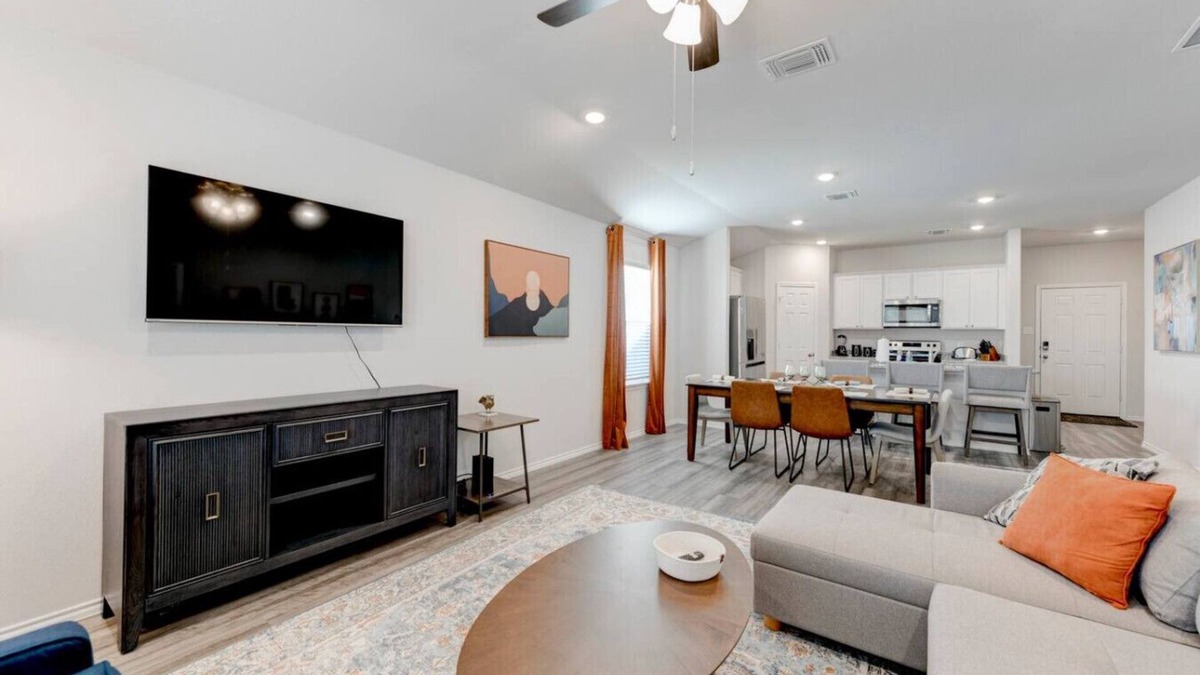 Temple House | 4 Bedrooms in Center of Temple