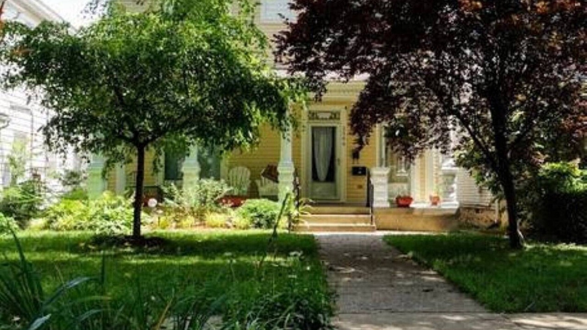 Bonnycastle Condo | 4 bedrooms in Highlands Bardstown