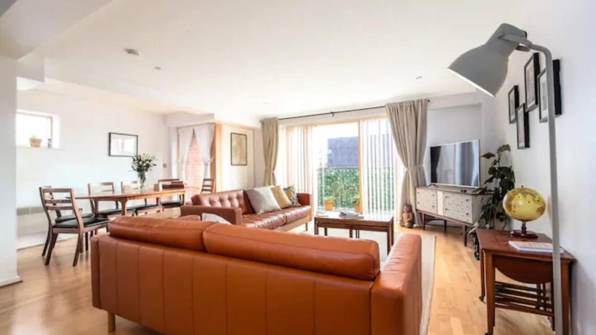 Chinatown Apartment | 4 BEDROOMS-QUIET-SPACIOUS-QUALITY 4 to 8 beds PARKING x 2