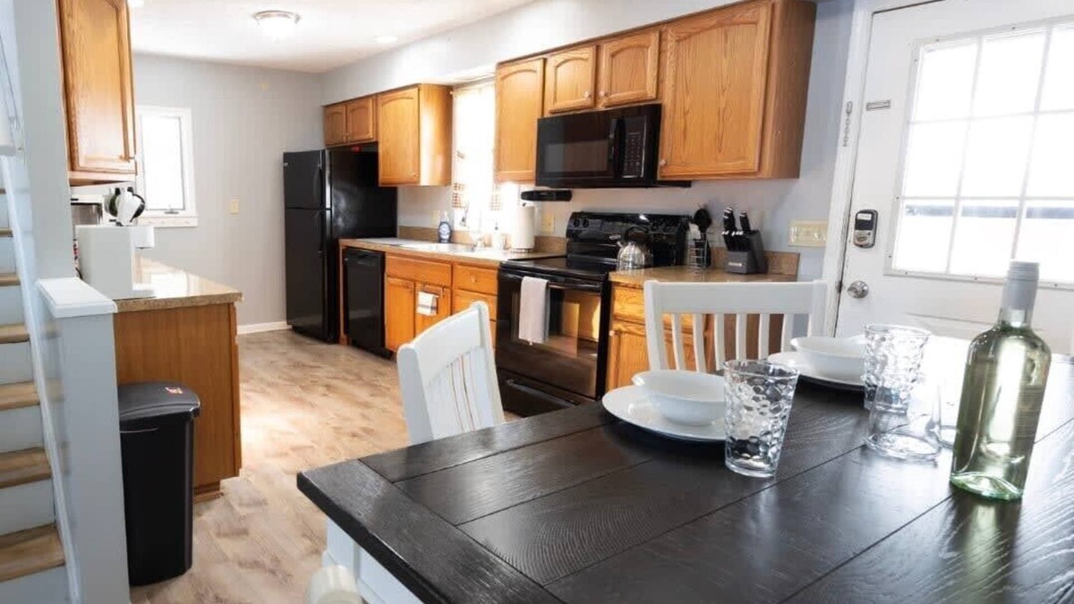 Medina House | 4 beds 2.5 baths Home and an Acre to Roam!