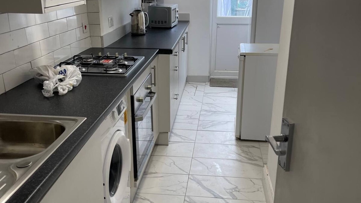 Custom House House | 4 Beds, Sleeps 15, Near Lcy Airport & Excel London