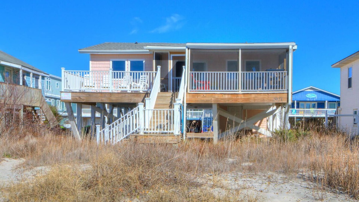 Long Beach House | 4 BR 2 BA OCEANFRONT COTTAGE - Big Deck, & AMAZING Ocean Views! - Book Now!