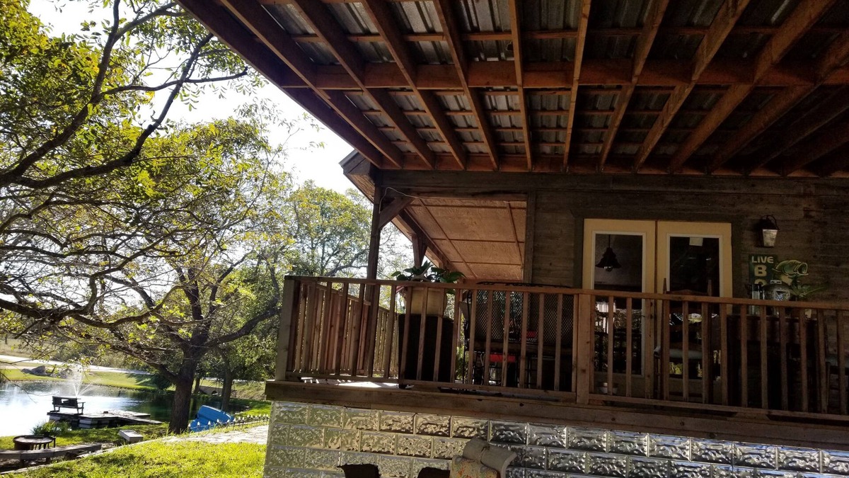 Blanco House | 4 Br 2B ,Water veiw w/fountain Pond House close to Wineries & Brewers