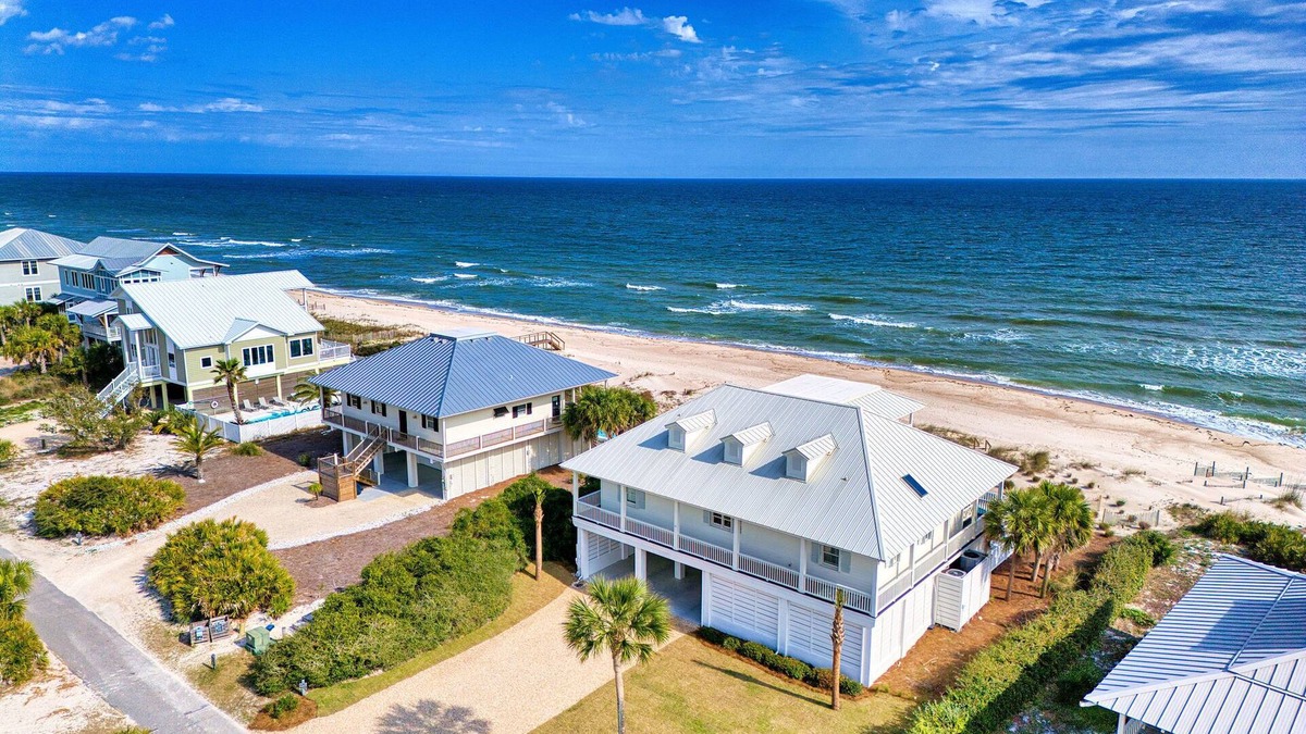 Treasure Beach Village House | 4 BR 3.5 Bath, Beach Front, Heated Pool, Dog Friendly Private Plantation Home