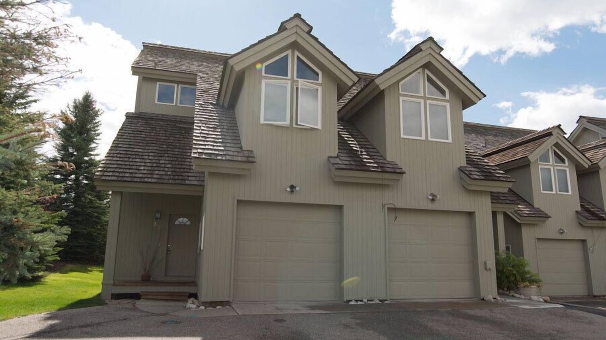 Driggs House | 4 Br 3.5 baths Towne Home Driggs Idaho. Close to skiing, Jackson Hole, GTNP, YNP
