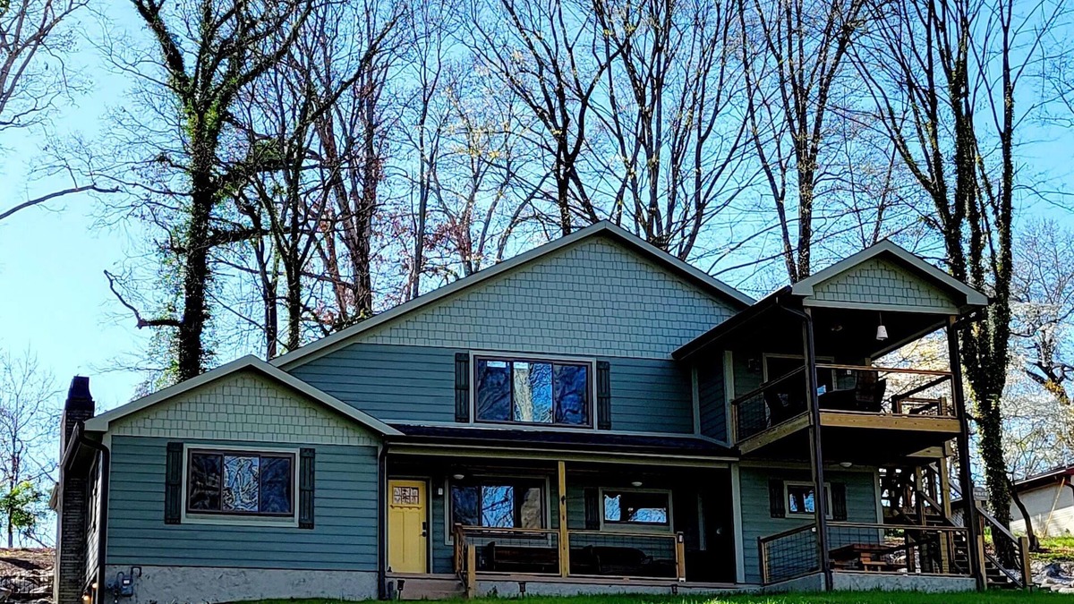 Jefferson City Cabin | 4 BR 3 Bath cabin on Cherokee Lake with private dock. Sleeps 10 to 12.