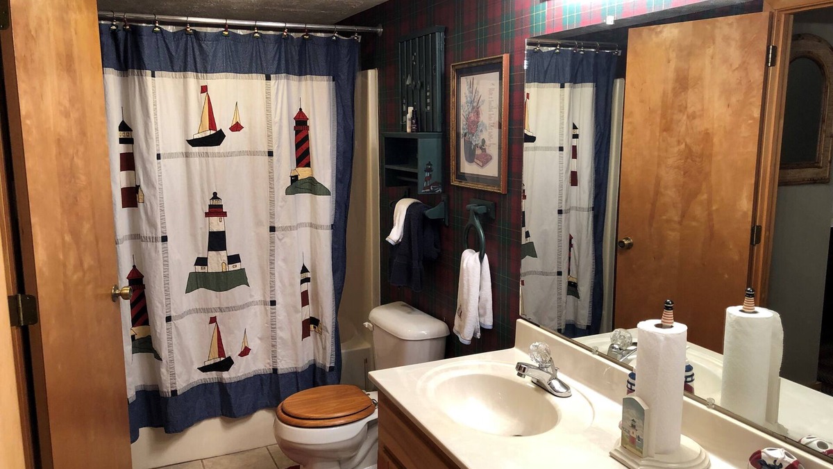 Clarkson House | 4 BR 3 Bath serene house on lake Nolin with dock, with wood burning fireplace