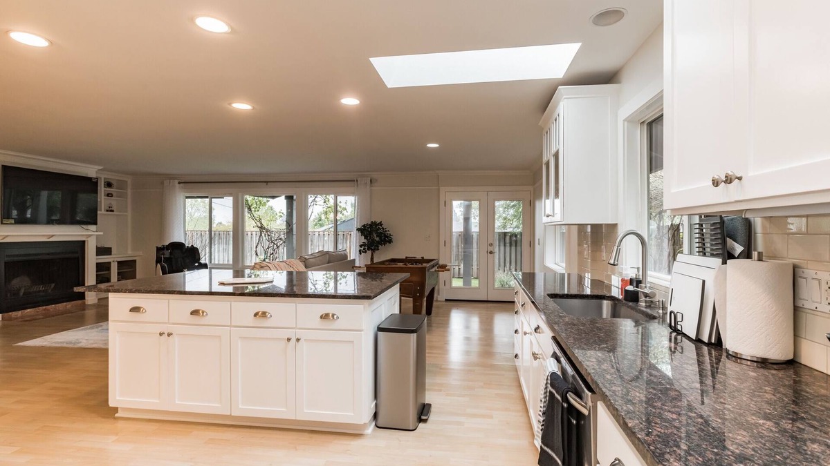 Oak Creek House | 4 BR/3BA House in one level at beautiful neighborhood