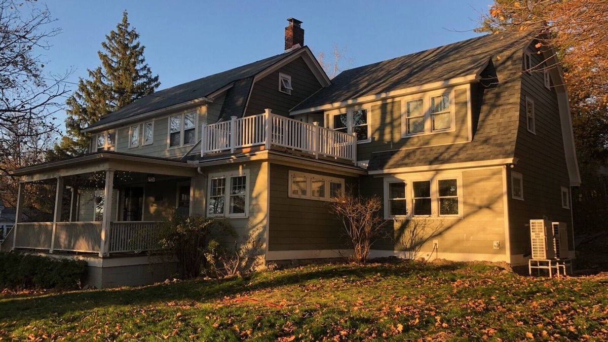East Ithaca House | 4 BR/3BA house walking distance to Cornell - perfect for Graduation or Reunions
