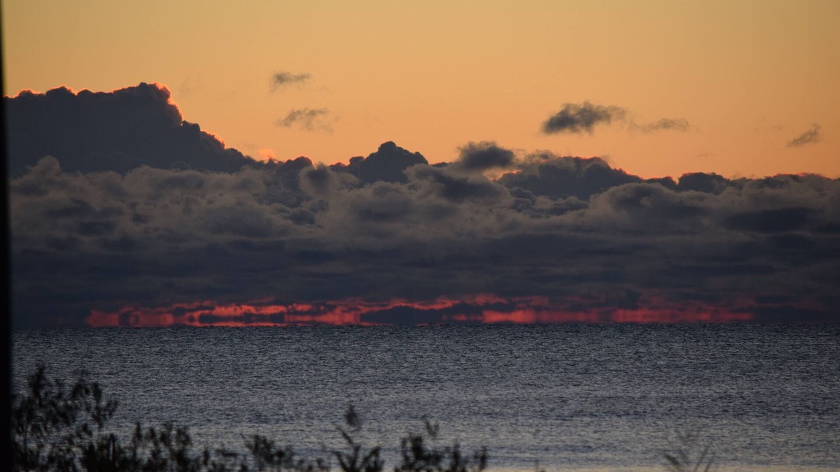 Oscoda House | 4 BR Beachfront Lake Huron 4 day minimum after Labor Day