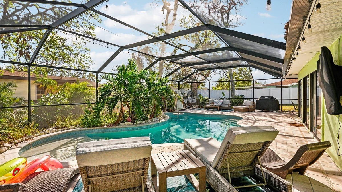 West Bradenton House | 4 Br Bradenton Home~Private Pool, Outdoor Bar, W/D