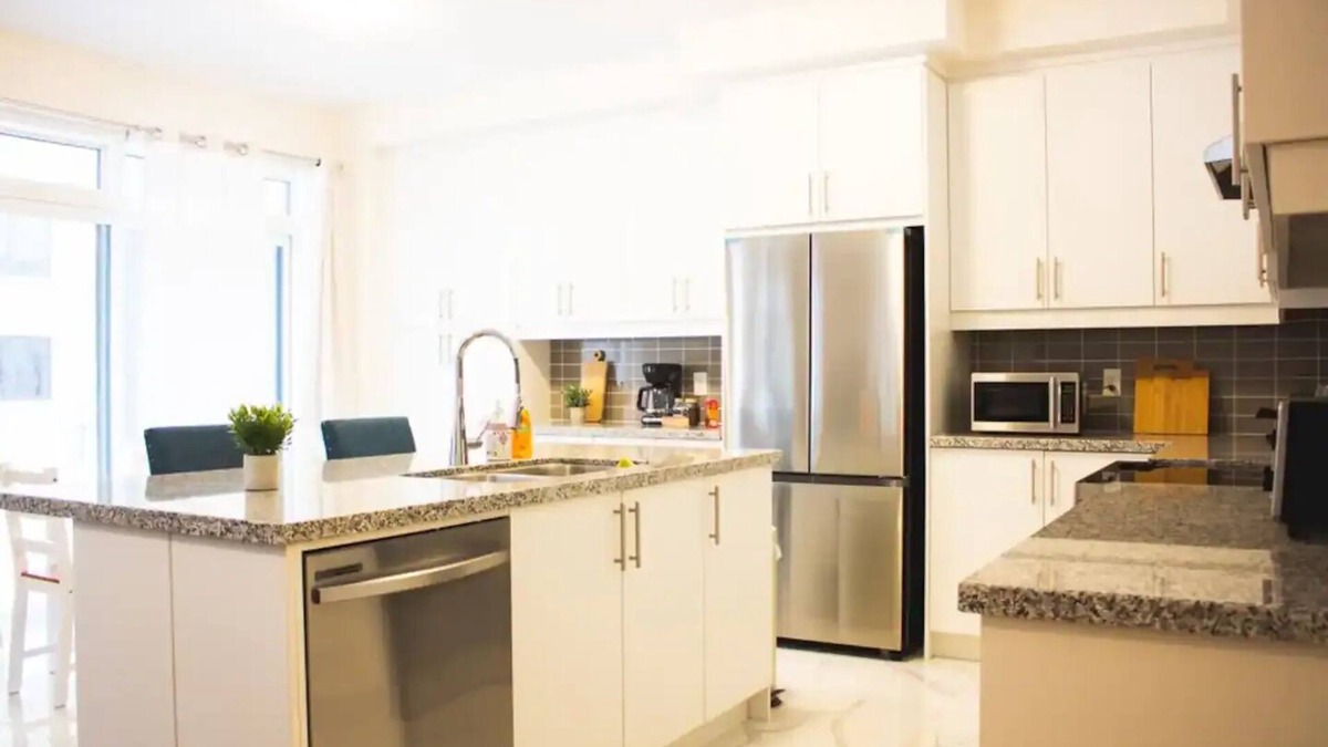 Springwater House | 4 BR Brand New Home by Snow Valley Ski Resortnn
