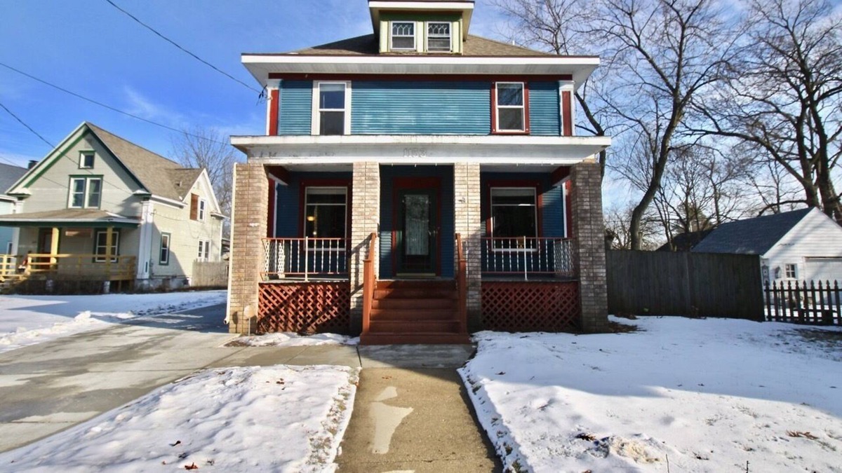 Beloit House | 4 BR Home Near Beloit College/Downtown/Interstate