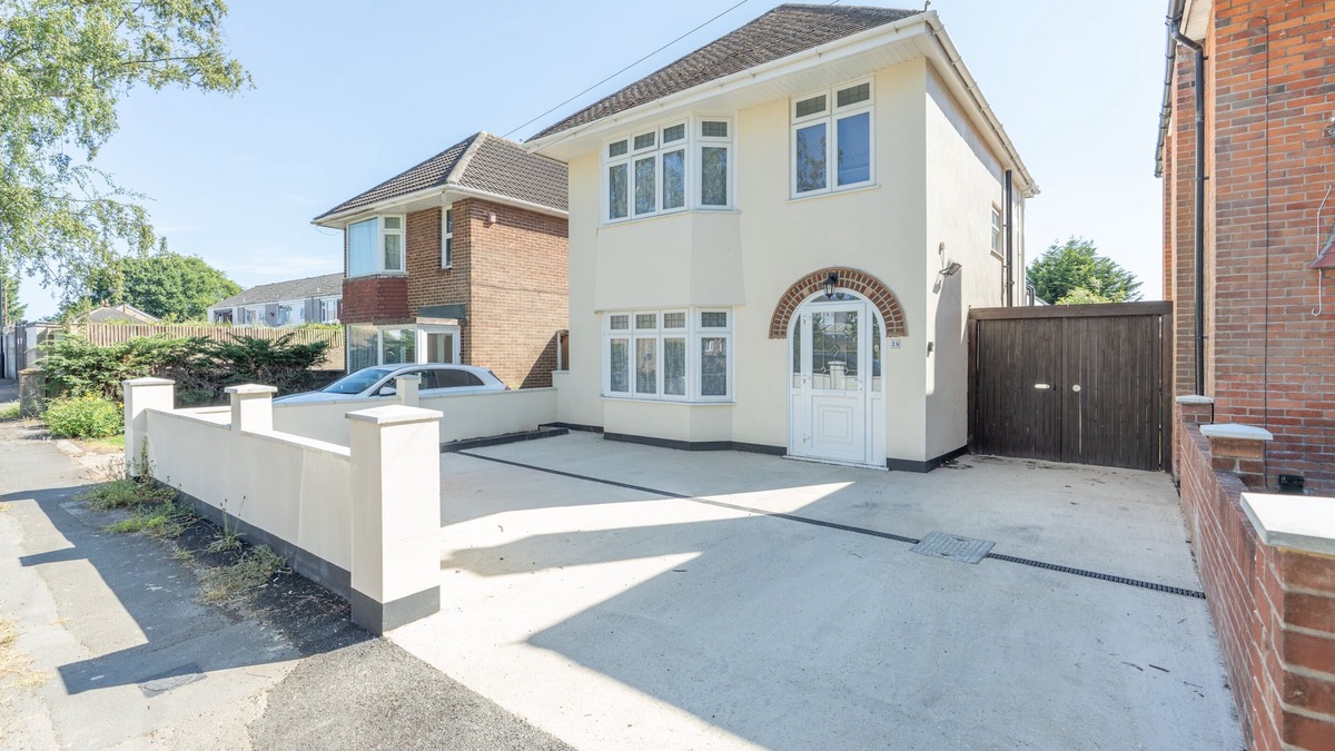 Netley House | 4 BR House w/Free Parking & Garden up to 8 PPL