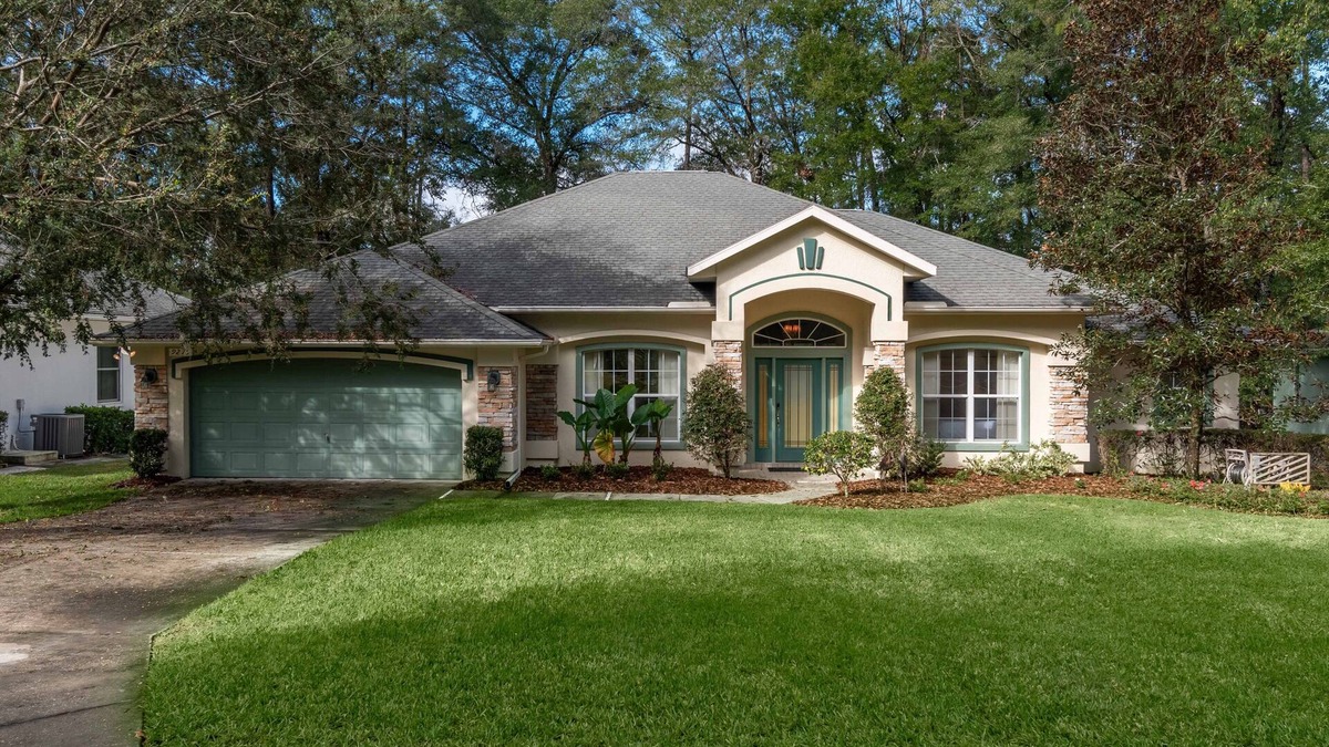 Dunnellon House | 4 BR House w/heat-pump pool!