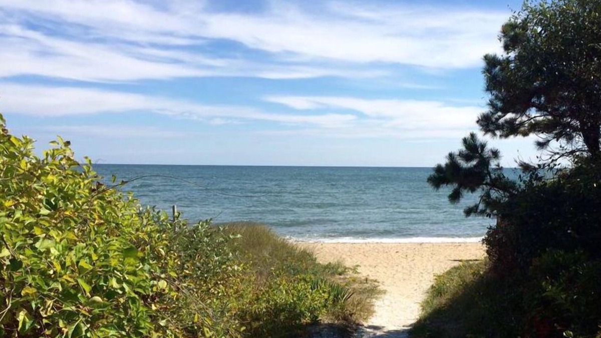 Mashpee House | 4 BR Modern Home,5-Star Reviews, Walk2 Priv Beach, Shops, Dining, Mini-Golf
