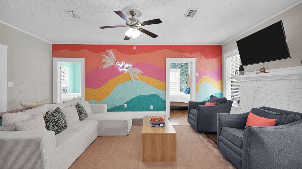 Murray Hill House | 4 BR Murray Hill Retreat l Stock Tank Pool l BBQ l 2 King Beds