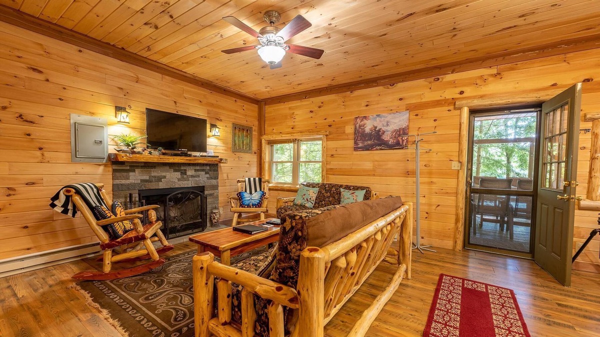 Long Lake Cottage | 4 BR Perfect for Families or Couples Traveling Together! Cedar Furniture & Trim