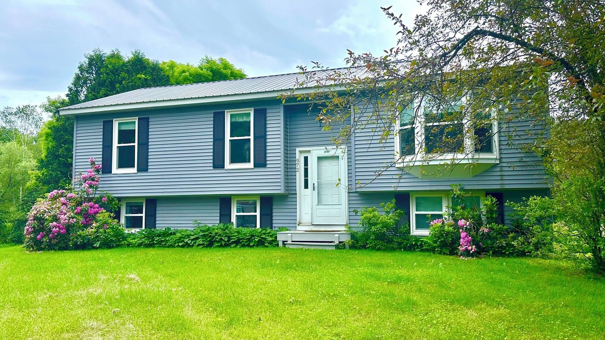 Cavendish House | 4 BR Ranch in Proctorsville VT-Families, couples, weddings. AC; hot tub
