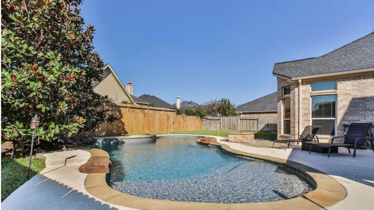 Katy Villa | 4 Br Spacious Villa W Heated Pool