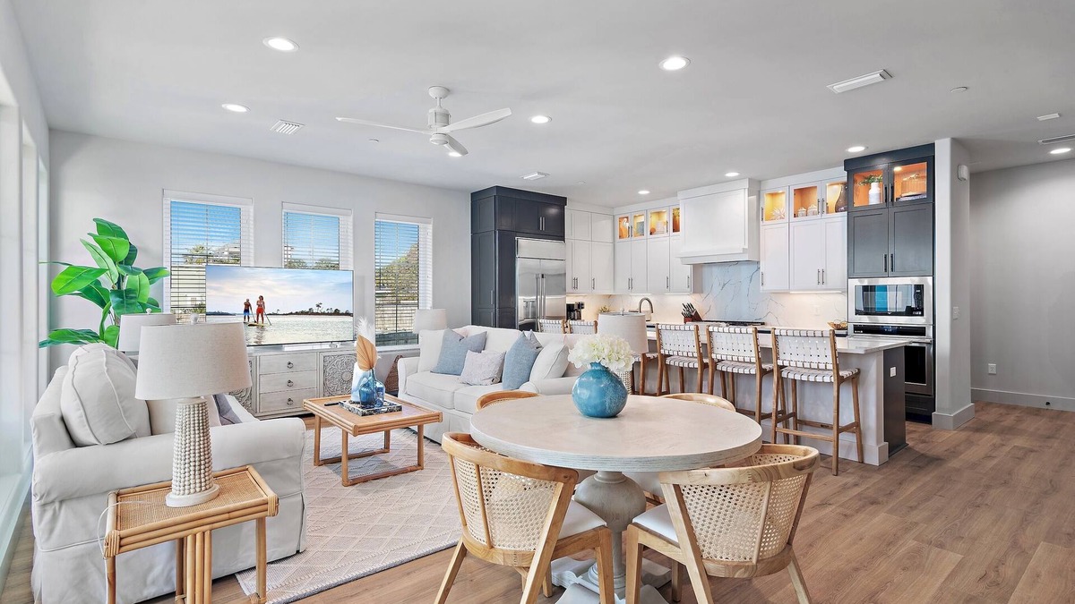 Laguna Beach House | 4 Br Tn Home! | Elevator | Heated Community Pool | 2Min Walk To The Beach!