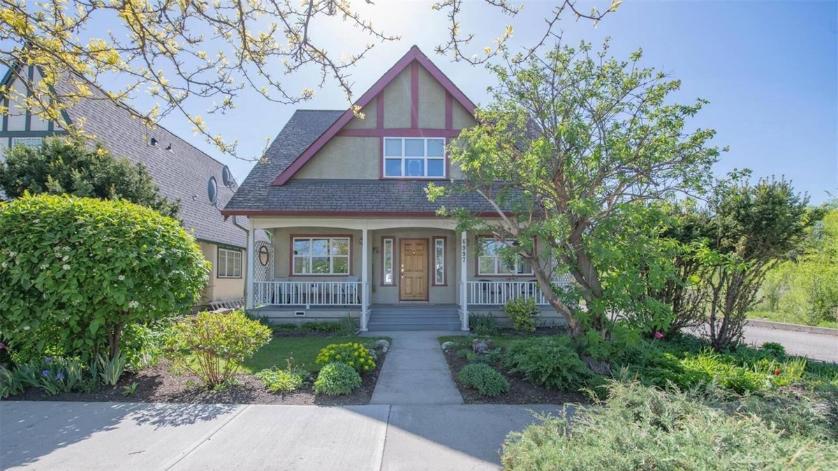 Vernon Cottage | 4 BR w/ AC Steps From the Lake
